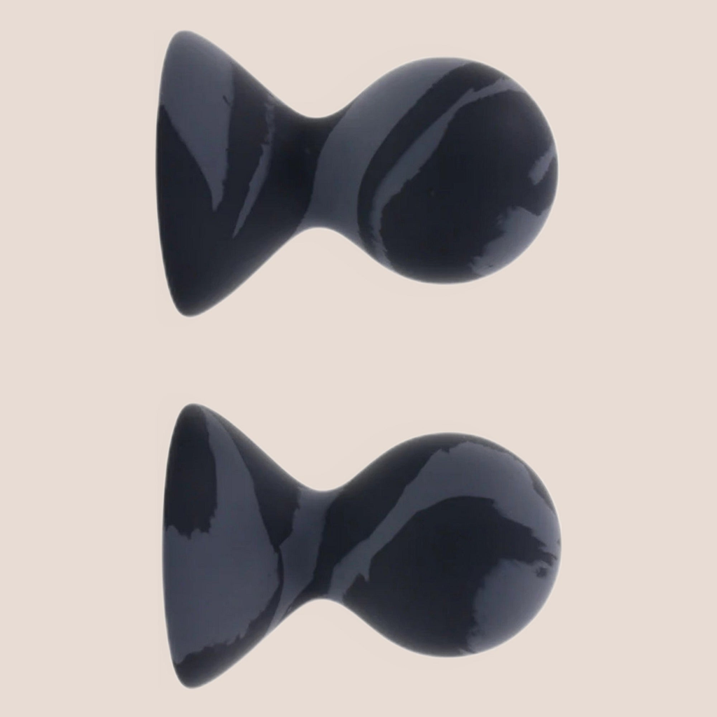 Piqued — alternate view